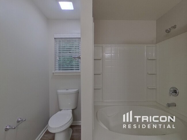 Building Photo - 5005 Sandi's Ct