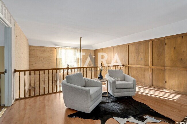 Building Photo - 1577 E Tomahawk Dr