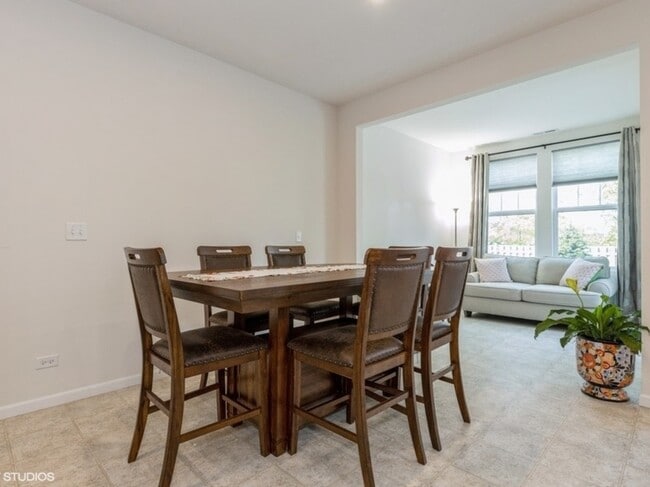Building Photo - 537 Watercress Dr