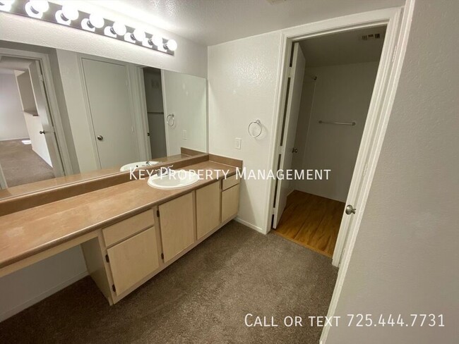Building Photo - 555 E Silverado Ranch Blvd