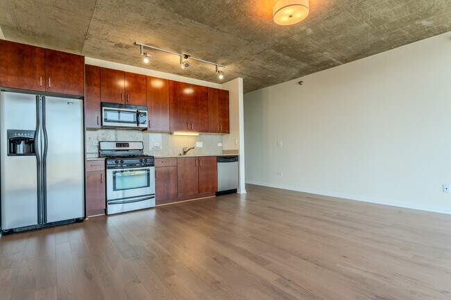 Building Photo - 611 S Wells St