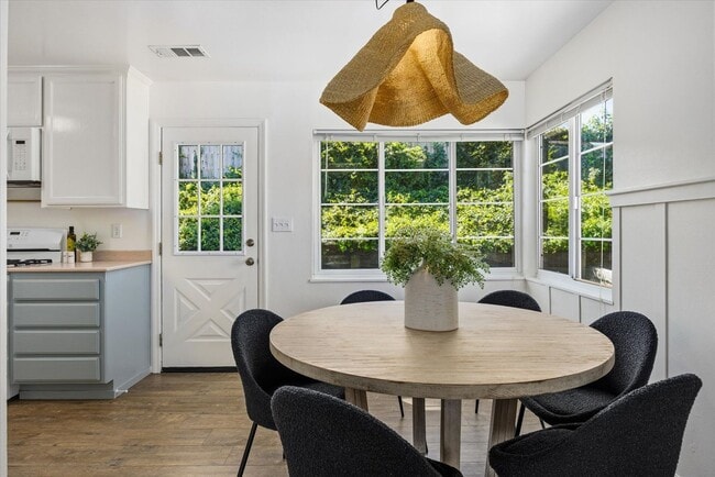 Building Photo - 191 Del Sur Way