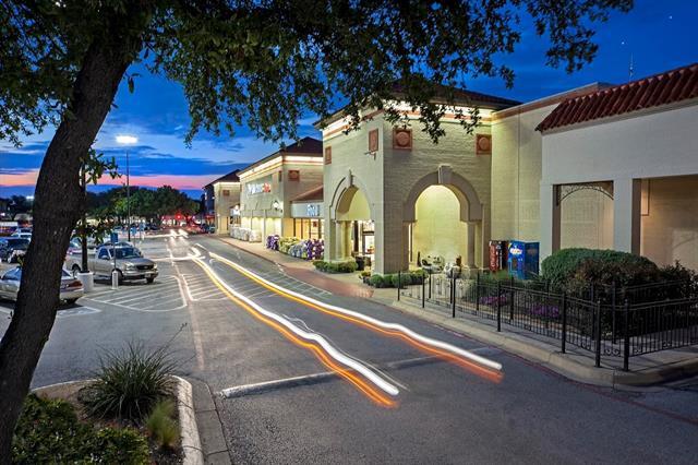 Building Photo - 8910 San Leandro Dr