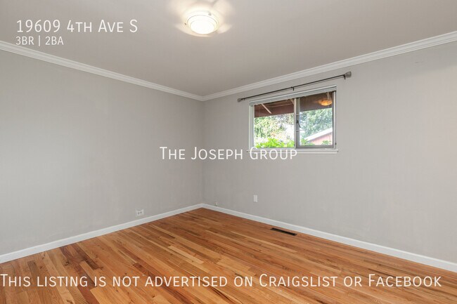Building Photo - Beautifully updated 3 bed/1.75 bath in Des...