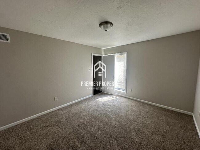 Building Photo - 5416 Fieldcrest Ave