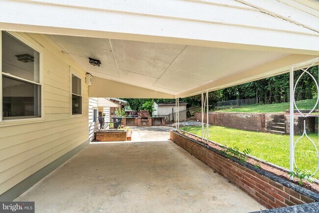Building Photo - 7536 Abbington Dr