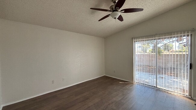 Building Photo - Quaint Three Bedroom, Two Bathroom Home!