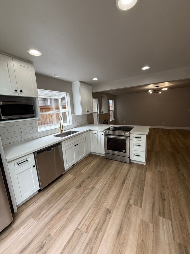 Building Photo - 4 Bedroom 2.5 Bath. Cul-de-Sac Home $3350....