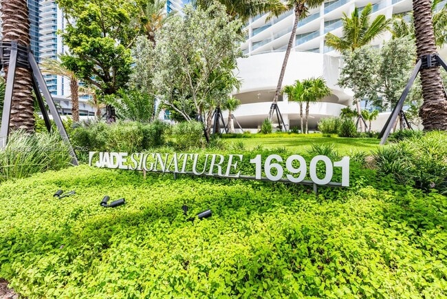 Building Photo - 16901 Collins Ave
