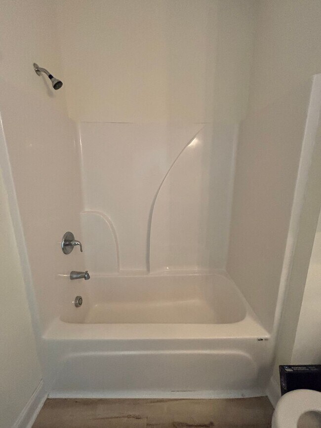 Building Photo - Brand New 3 Bedroom, 2 Bathroom Duplex in ...