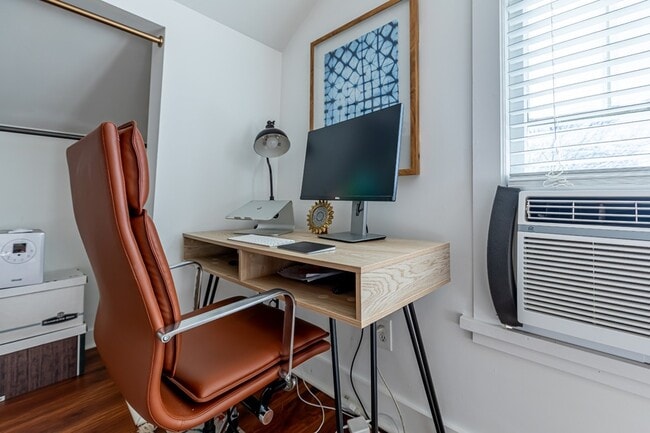 Building Photo - 310 S 7th St