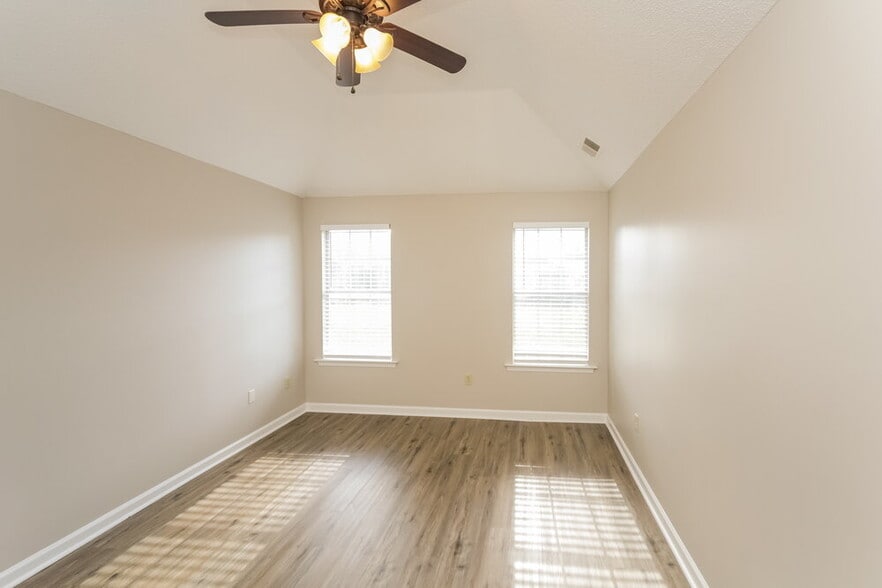 Building Photo - 7203 Fox Creek Dr