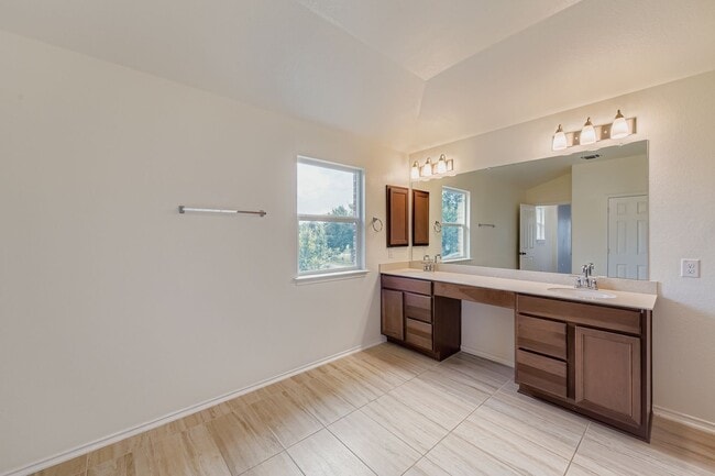 Building Photo - 716 Madalin Rue Ct