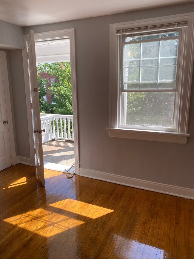 Bedroom-bright & sunny - 2220 W Grace St