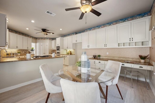 Building Photo - 9907 Spicewood Mesa