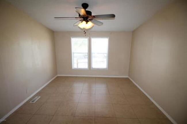 Building Photo - HUGE PRIVATE LOCATION 3 BEDROOM 2 BATH HOME!!