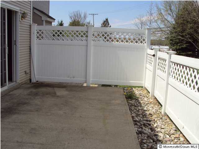 Building Photo - 6 Fells Dr