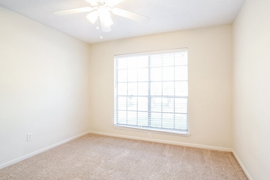 Building Photo - 5502 Village Springs Dr