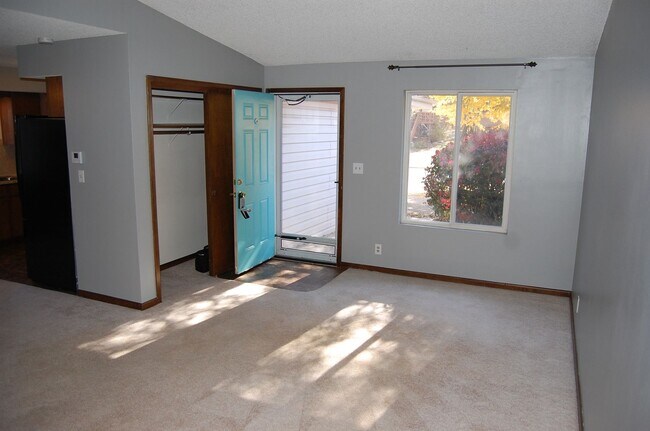 Building Photo - 3724 Clover Cir