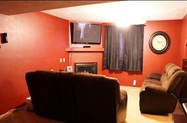 Building Photo - Gorgeous Bellevue Property with 3 bedrooms Coming Soon!!!!!