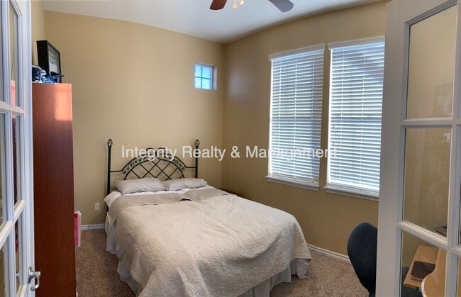 Building Photo - 3025 Redhaven Way