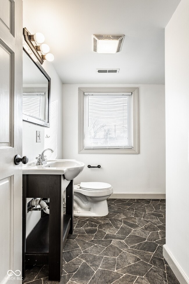 Building Photo - 1253 S East St