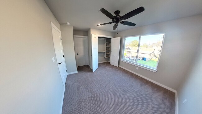 Building Photo - 507 W Fort Worth St