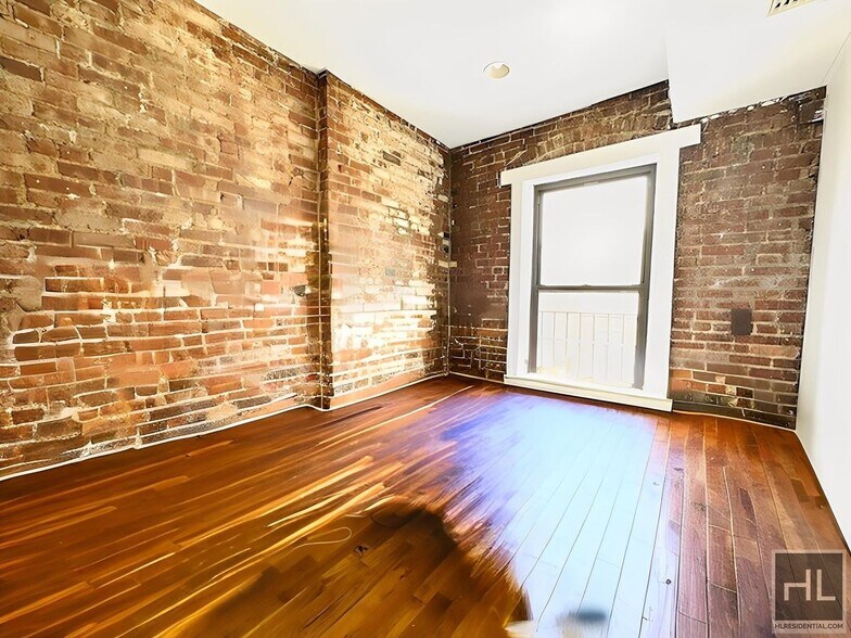 Building Photo - Floor Through 4 Bed/1.5 Bath Penthouse in ...