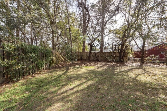 Building Photo - 1305 Mathis Ferry Rd