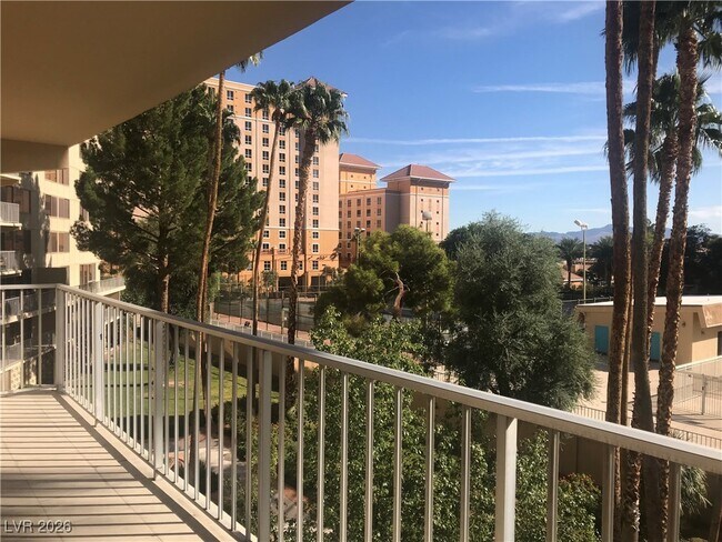 Building Photo - 205 E Harmon Ave