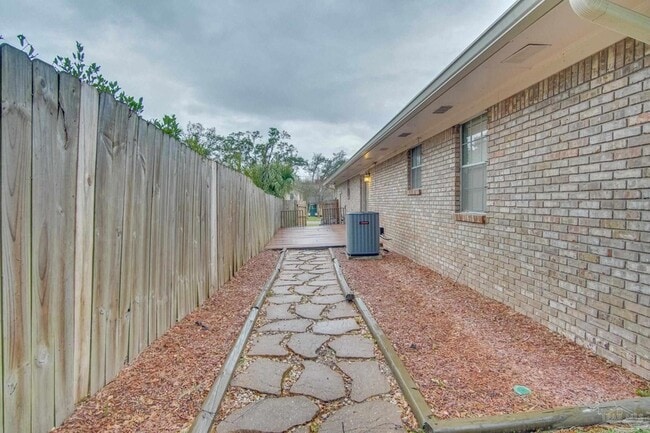 Building Photo - 1400 N D St