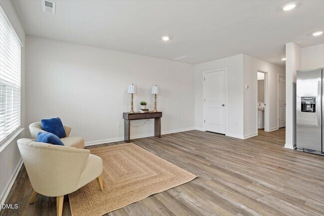 Building Photo - 24 Red Clover Dr