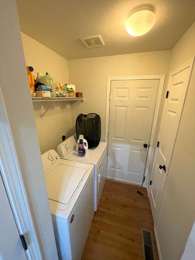 Building Photo - Remodeled 3-Bedroom Duplex Home in North G...