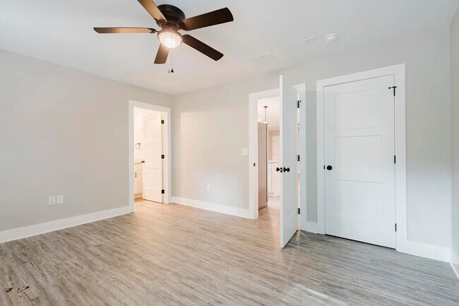 Building Photo - 326 Elm St