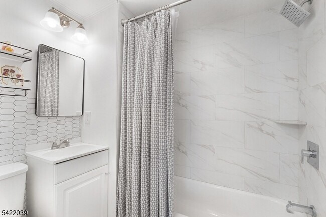 Building Photo - 60 Searing St