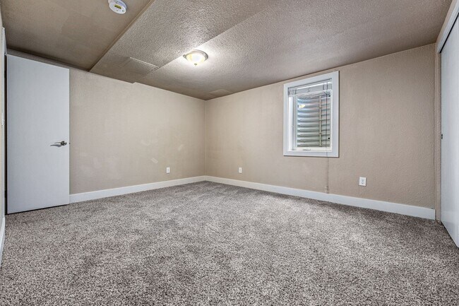 Building Photo - 5417 S Fox St