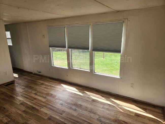 Building Photo - 9 Grateful Way