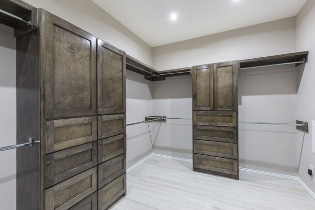 Building Photo - 10903 N 29th Ln