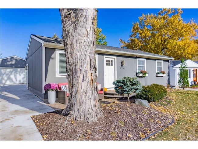 Building Photo - 112514 E Washington Ln