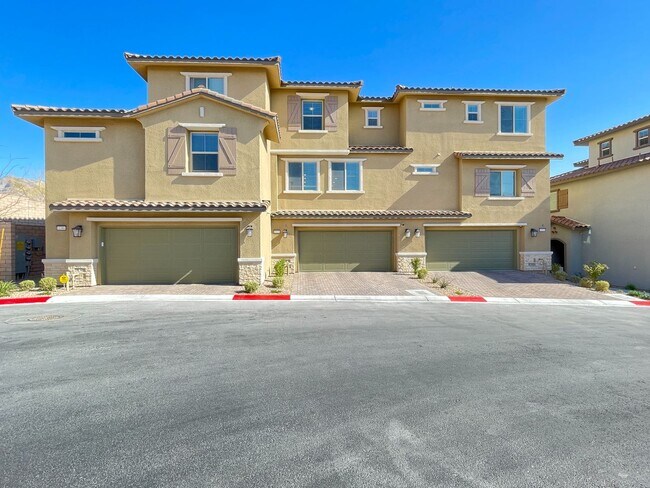 Building Photo - Stunning Summerlin Townhome with Private Downstairs Suite – Gated Community