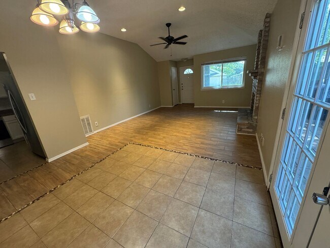 Building Photo - 10138 Inridge