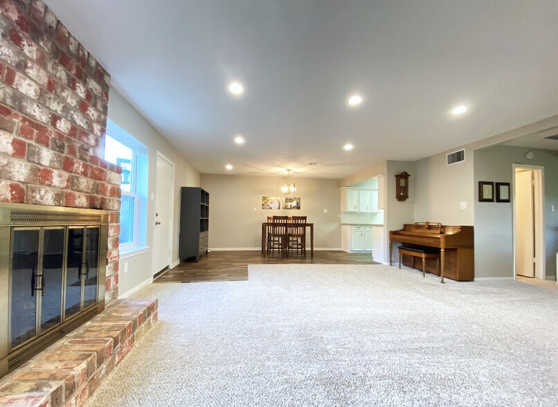 Dine and relax in large open downstairs - 11744 S Kirkwood Rd