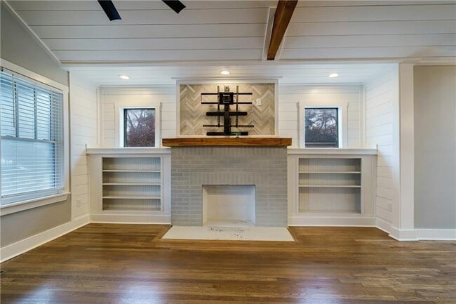 Building Photo - 349 Altoona Pl SW