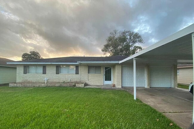 Primary Photo - 207N 32nd