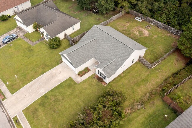 Building Photo - Welcome to Aragona Village!