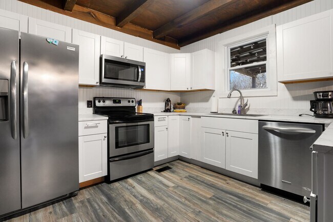 Building Photo - 270 S Main St