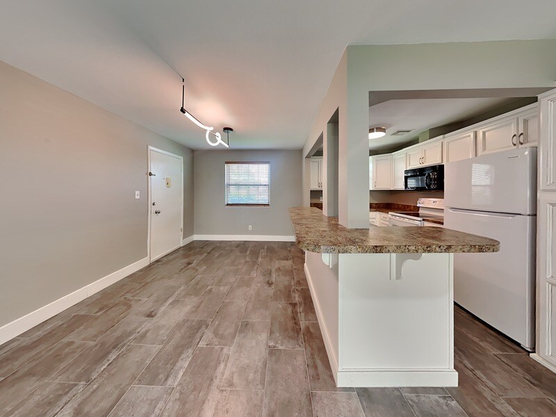 Building Photo - 1500 Gay Rd