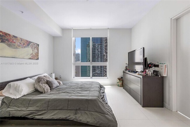 Building Photo - 300 S Biscayne Blvd