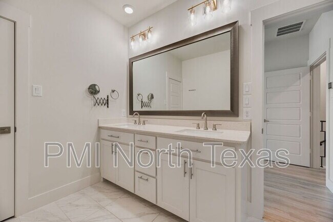 Building Photo - 770 Cavitt Ct