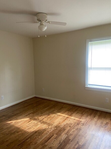 Building Photo - 3188 Valley Park Dr